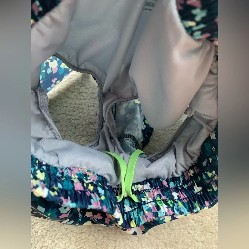 Old Navy Size M, 8, Go-Dry Cool Run Shorts in Sea-Blue Floral
